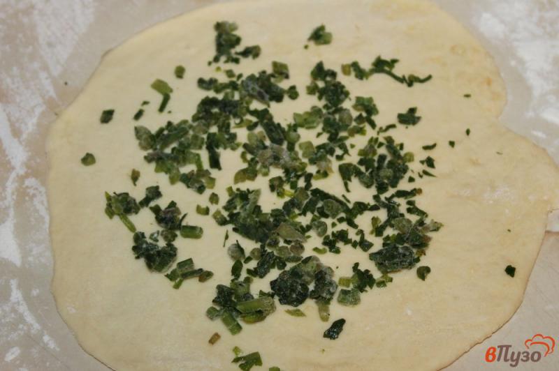 Фото приготовление рецепта: Хачапури на сковороде со шпинатом и сыром шаг №3