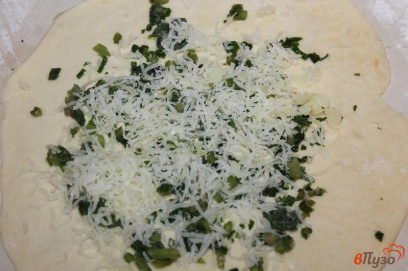 Фото приготовление рецепта: Хачапури на сковороде со шпинатом и сыром шаг №4