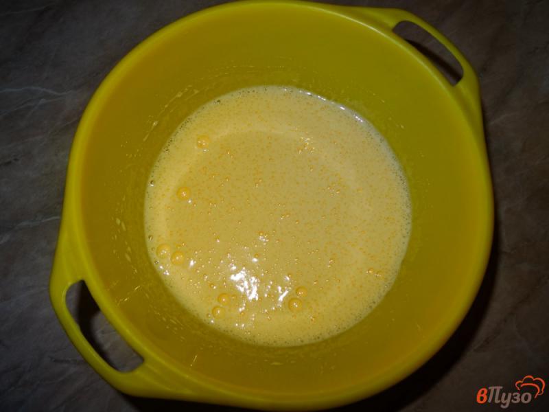 Фото приготовление рецепта: Яблочно-апельсиновая шарлотка шаг №6