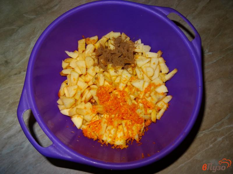 Фото приготовление рецепта: Яблочно-апельсиновая шарлотка шаг №3