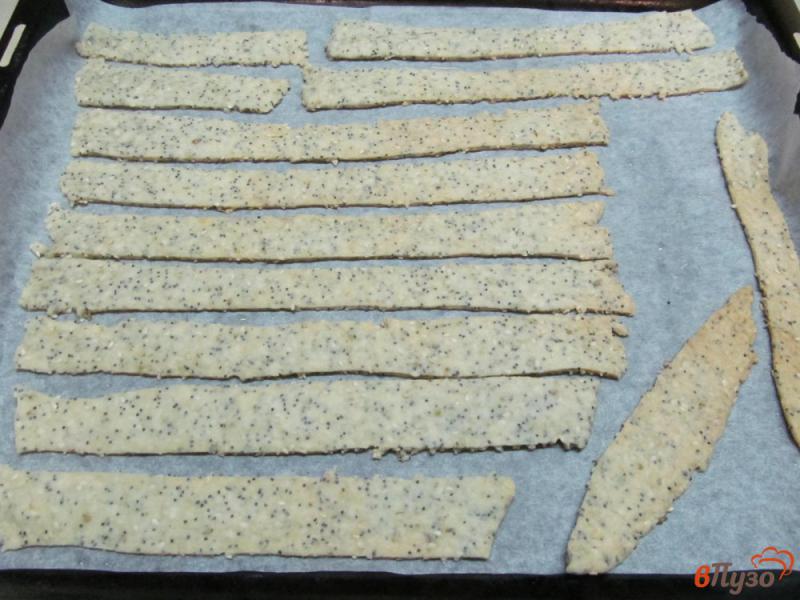 Фото приготовление рецепта: Хлебцы с маком и кунжутом. шаг №6
