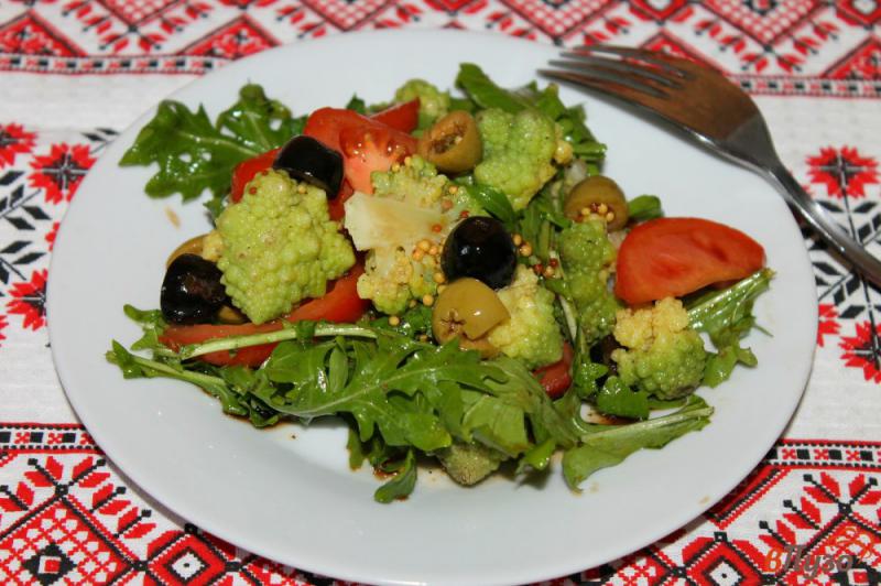 Фото приготовление рецепта: Салат из цветной капусты и рукколы шаг №5