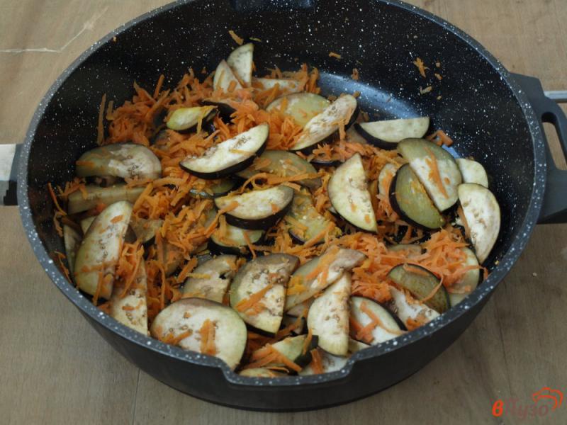 Фото приготовление рецепта: Баклажаны с морковью в соевом соусе шаг №3