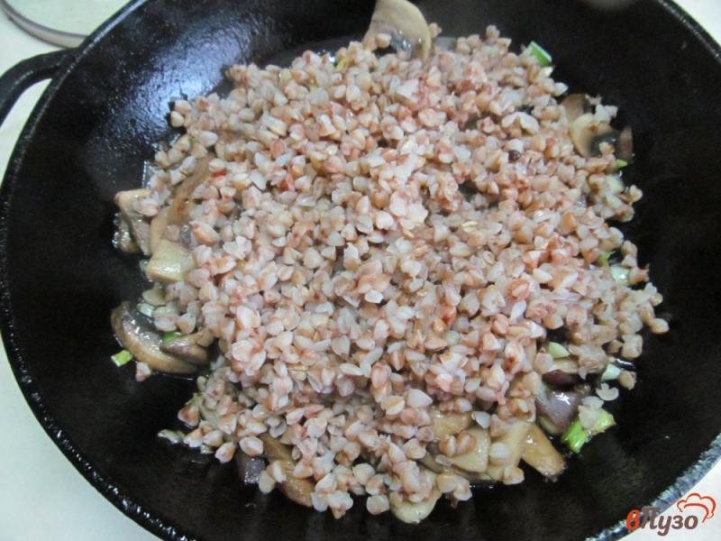 Фото приготовление рецепта: Гречка с грибами в азиатском стиле шаг №4