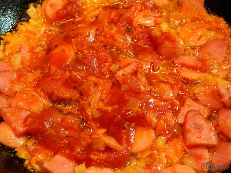 Фото приготовление рецепта: Картофельный суп с колбасой шаг №6