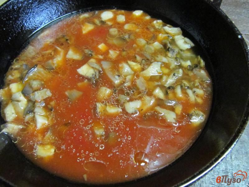 Фото приготовление рецепта: Тефтели с гречкой в томатном соусе с грибами шаг №3