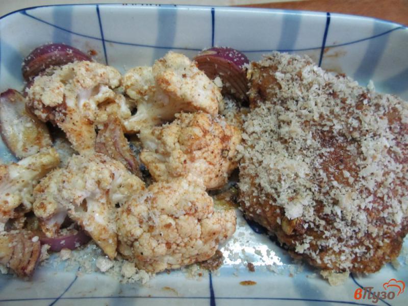 Фото приготовление рецепта: Запеченная курица с цветной капустой шаг №6
