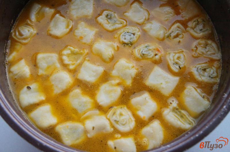 Фото приготовление рецепта: Гороховый суп с чесночными рулетиками в мультиварке шаг №14