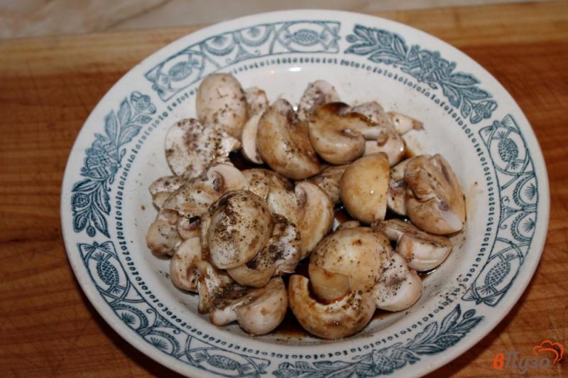 Фото приготовление рецепта: Гарнир из жареных грибов в бальзамическом уксусе шаг №3