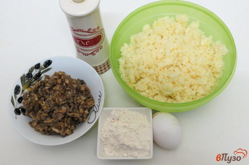 Фото приготовление рецепта: Картофельные зразы с грибами шаг №6