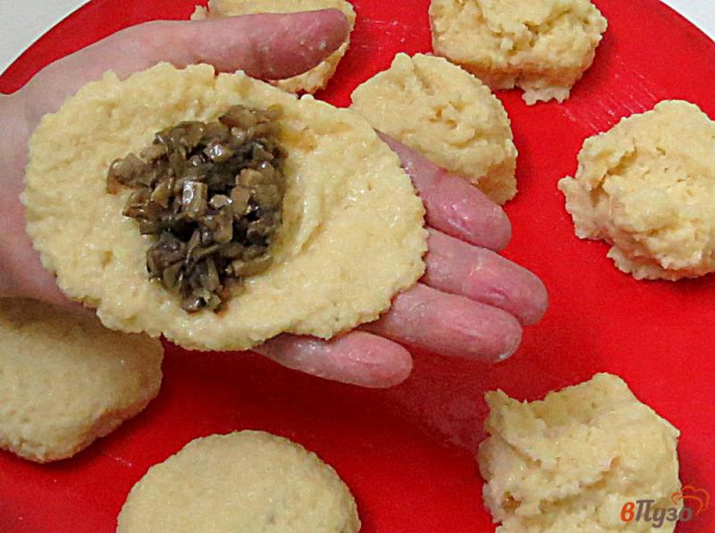 Фото приготовление рецепта: Картофельные зразы с грибами шаг №9