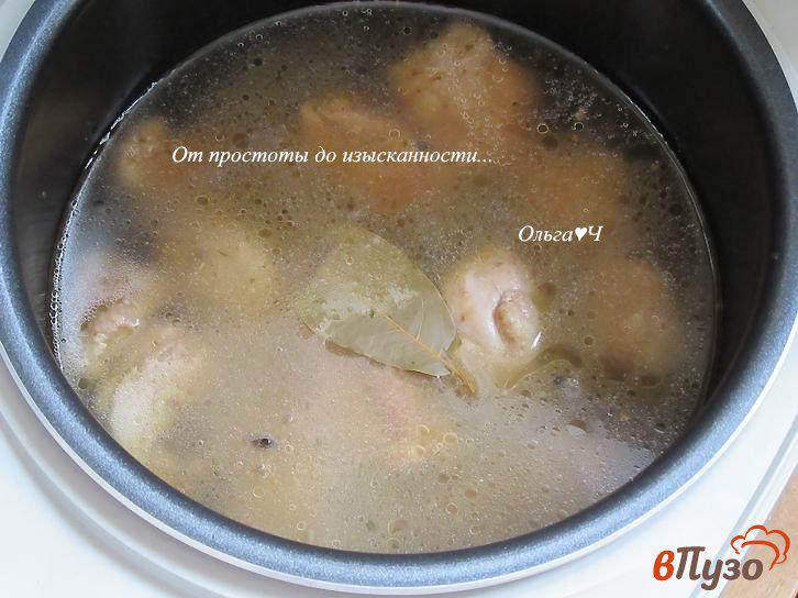 Фото приготовление рецепта: Плов с курицей и коричневым рисом с ореховой приправой шаг №2