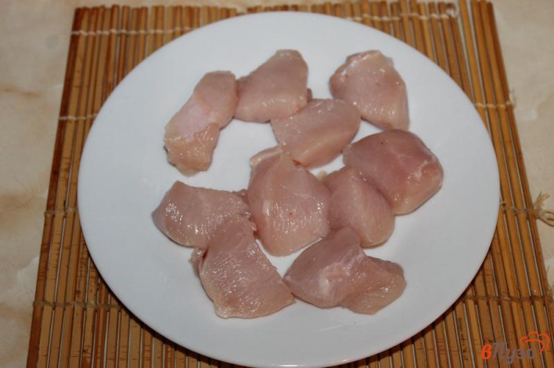 Фото приготовление рецепта: Куриные наггетсы фри со сметанным соусом шаг №1