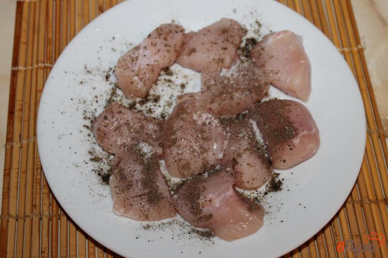 Фото приготовление рецепта: Куриные наггетсы фри со сметанным соусом шаг №2
