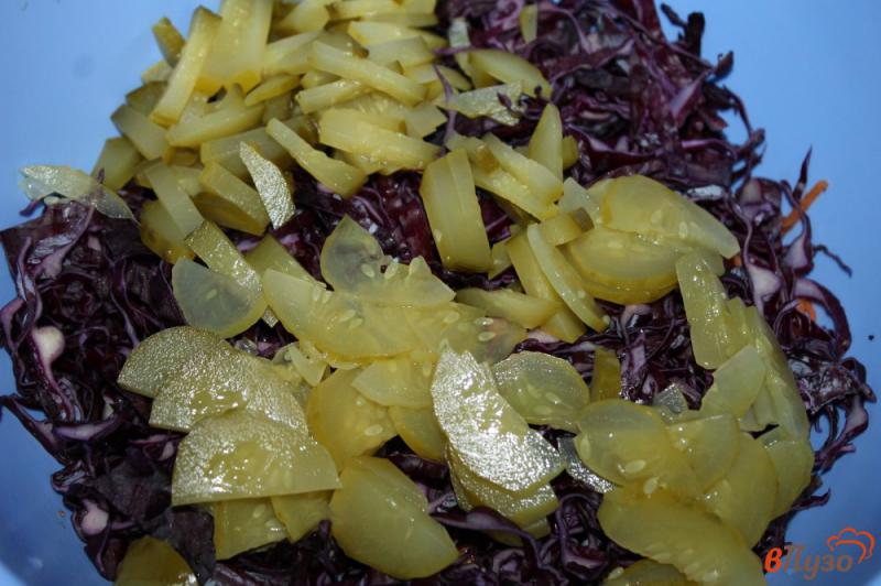 Фото приготовление рецепта: Салат из краснокочанной капусты с отварным сердцем и корейской морковью шаг №3