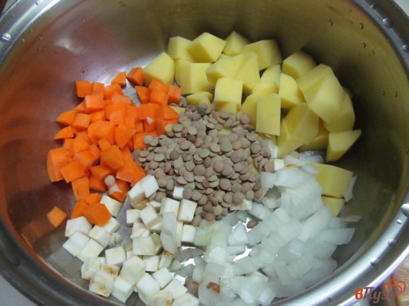 Фото приготовление рецепта: Суп из баранины с чечевицей и овощами шаг №2