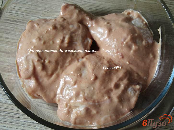 Фото приготовление рецепта: Курица в чесночно-томатном соусе в микроволновке шаг №3