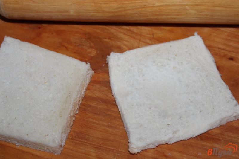Фото приготовление рецепта: Палочки из тостового хлеба с сыром и беконом шаг №1