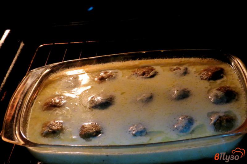 Фото приготовление рецепта: Тефтели в сметанном соусе в духовке шаг №10