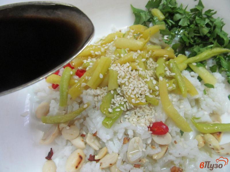 Фото приготовление рецепта: Салат с рисом и стручковой фасолью шаг №3