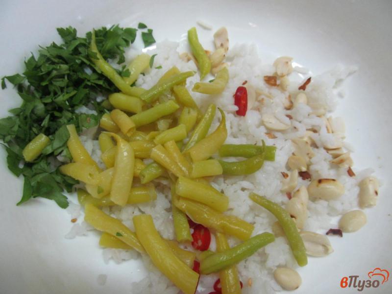 Фото приготовление рецепта: Салат с рисом и стручковой фасолью шаг №2
