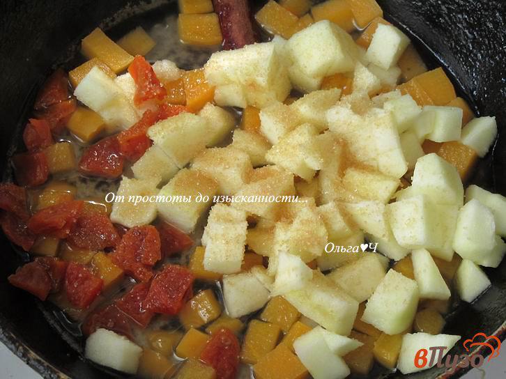 Фото приготовление рецепта: Репка, тушенная с яблоком и курагой (без масла) шаг №3