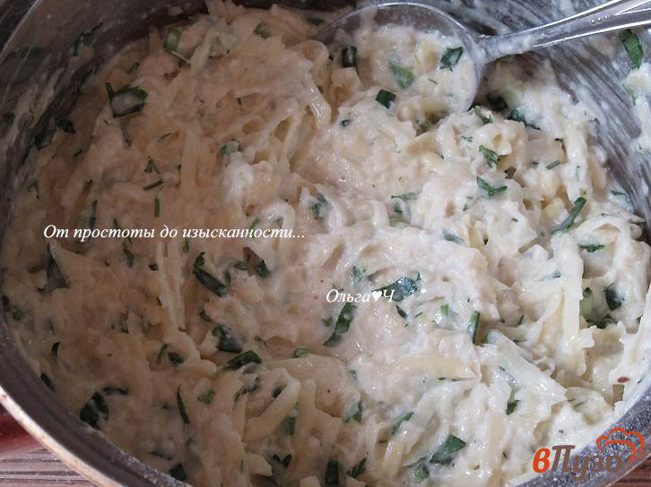 Фото приготовление рецепта: Картофельные драники в вафельнице шаг №4