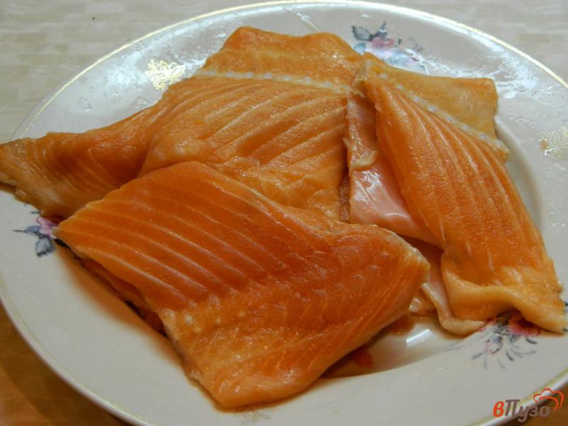 Фото приготовление рецепта: Хребты лосося жаренные в кляре шаг №1
