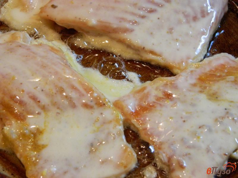 Фото приготовление рецепта: Хребты лосося жаренные в кляре шаг №4