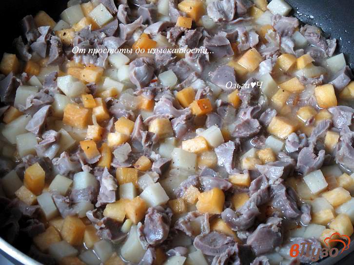 Фото приготовление рецепта: Рагу из куриных желудочков с репкой шаг №5