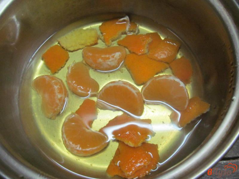 Фото приготовление рецепта: Блины под мандариновым соусом шаг №4
