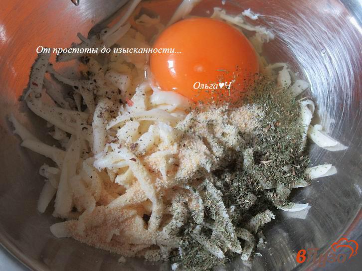 Фото приготовление рецепта: Творожное печенье с сыром, укропом и чесноком шаг №5