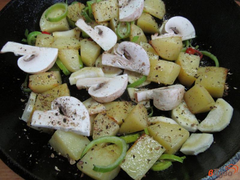Фото приготовление рецепта: Картофель с грибами тыквой и рисом шаг №4
