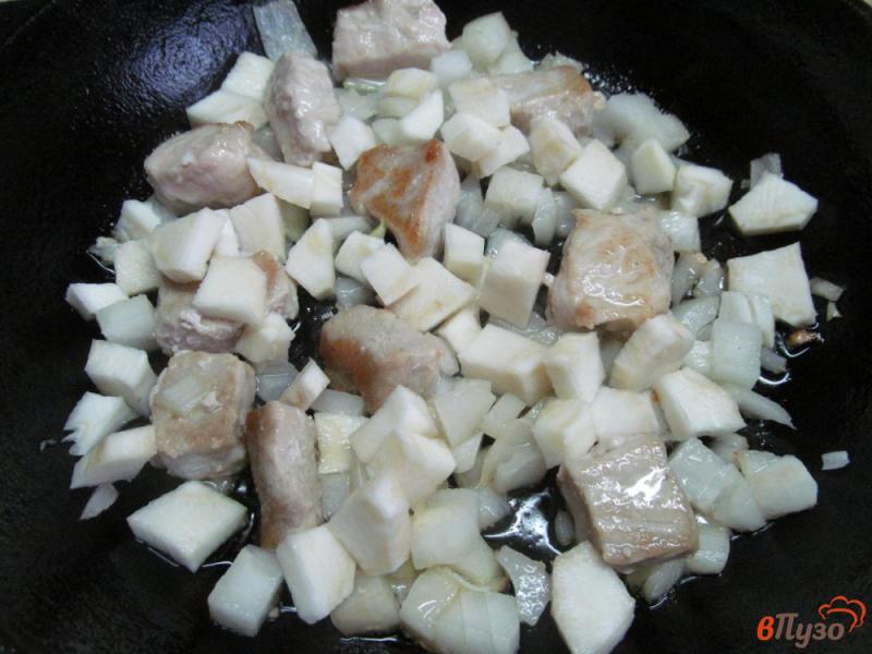 Фото приготовление рецепта: Паприкаш из свинины с фасолью шаг №3