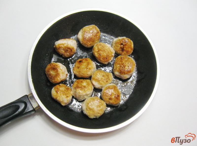 Фото приготовление рецепта: Фрикадельки с картофелем в духовке шаг №5