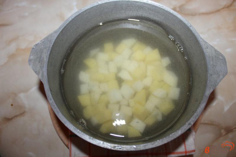 Фото приготовление рецепта: Гороховый суп с шампиньонами шаг №3