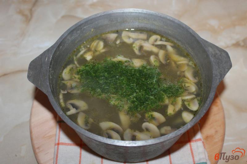 Фото приготовление рецепта: Гороховый суп с шампиньонами шаг №7
