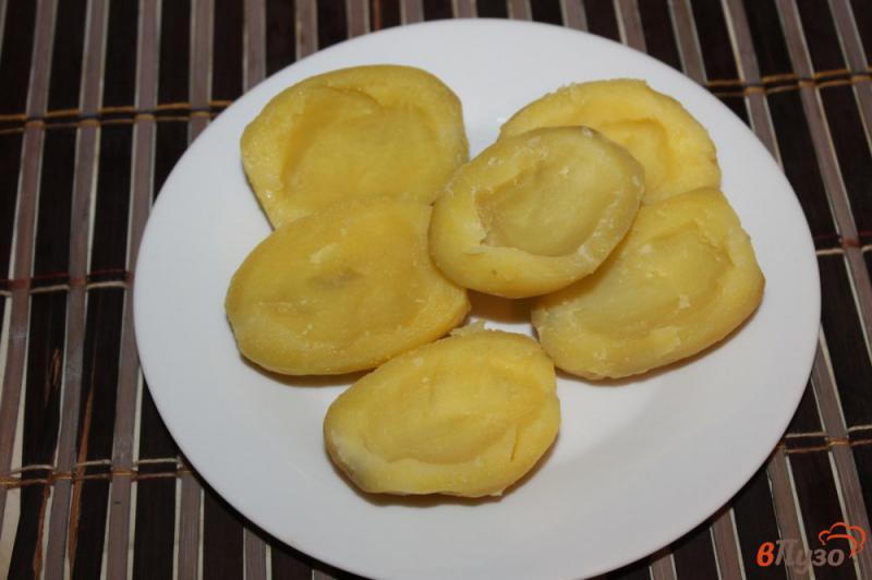 Фото приготовление рецепта: Картофель фаршированный свеклой и сельдью шаг №2
