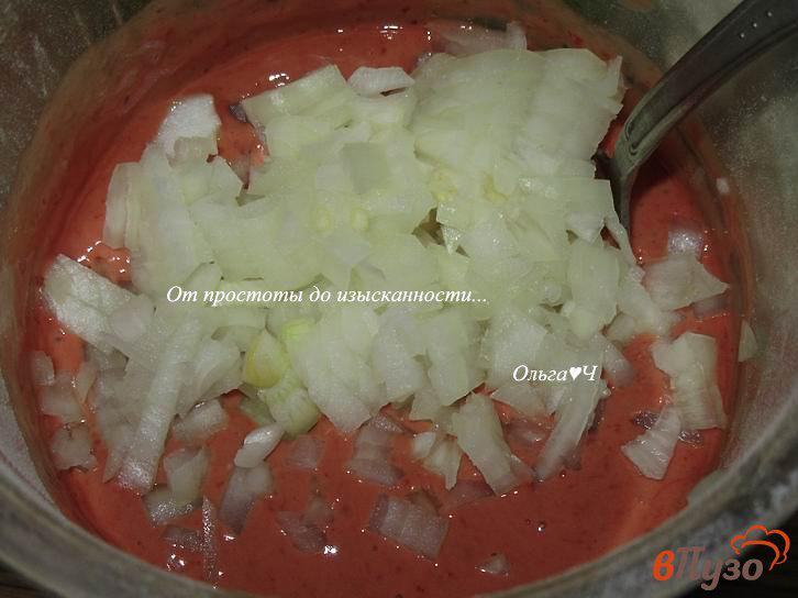 Фото приготовление рецепта: Печеночные оладьи с зеленым луком и орегано шаг №3