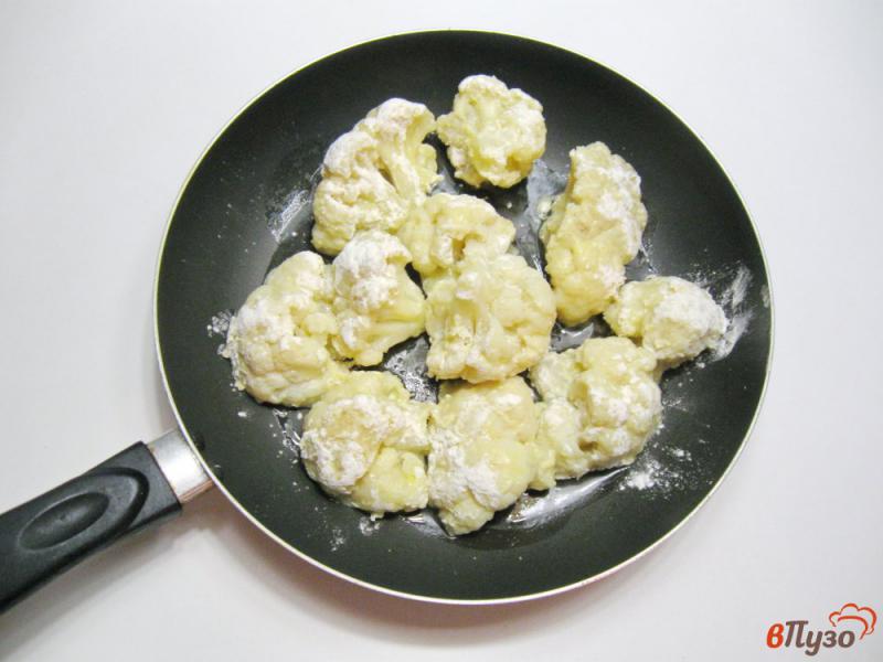 Фото приготовление рецепта: Жареная цветная капуста с сыром шаг №4