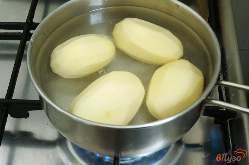 Фото приготовление рецепта: Картофель запеченный с соусом (рецепт выходного дня) шаг №2