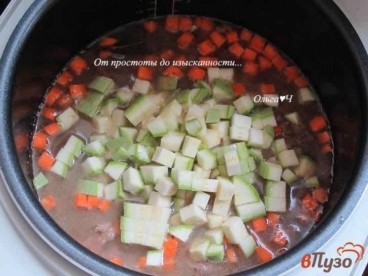 Фото приготовление рецепта: Плов из говядины с кабачком и морковью шаг №3
