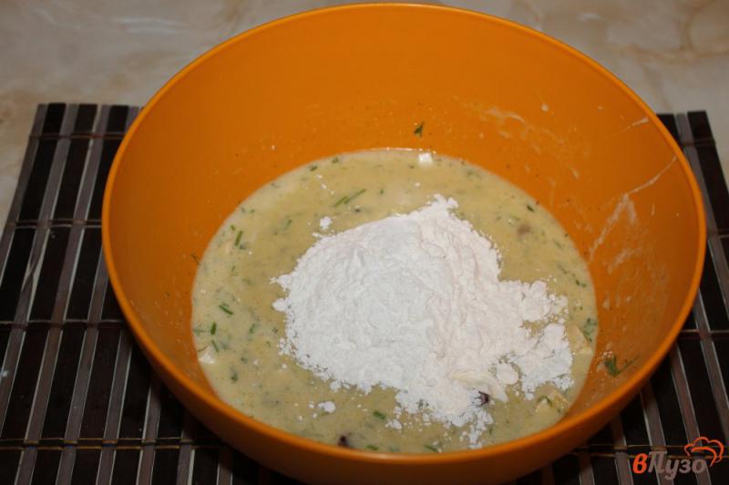 Фото приготовление рецепта: Заливной пирог с печенью и сыром шаг №3