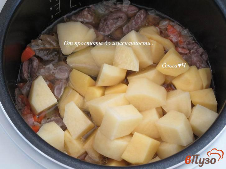 Фото приготовление рецепта: Куриные сердечки с овощами по-гречески (в мультиварке) шаг №3