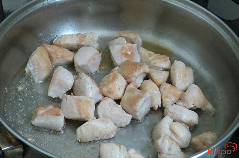 Фото приготовление рецепта: Тарталетки с куриным филе и грибами (фуршет 1) шаг №5