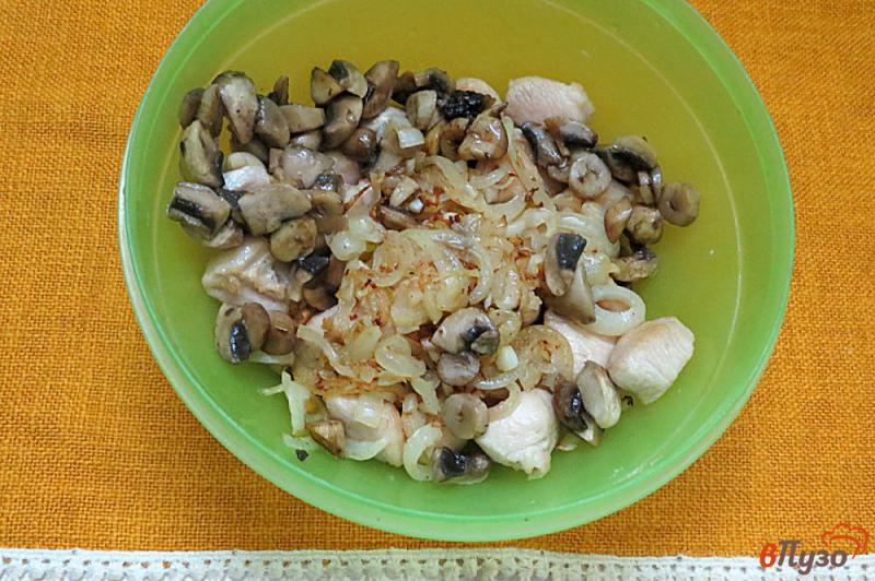 Фото приготовление рецепта: Тарталетки с куриным филе и грибами (фуршет 1) шаг №8