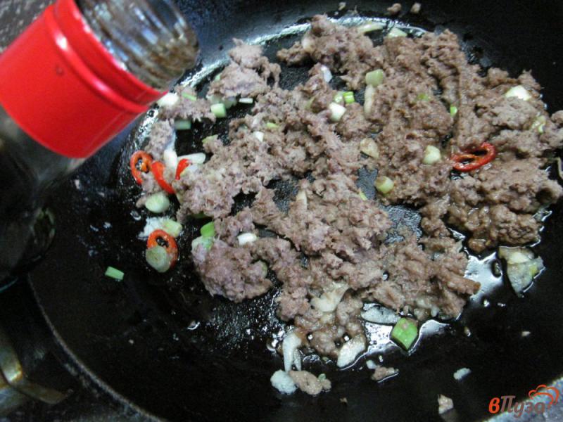 Фото приготовление рецепта: Жареный рис с уткой шаг №4