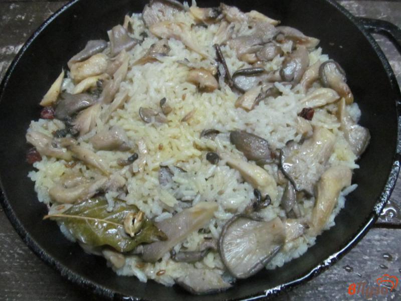 Фото приготовление рецепта: Рис с грибами в индийском стиле шаг №5