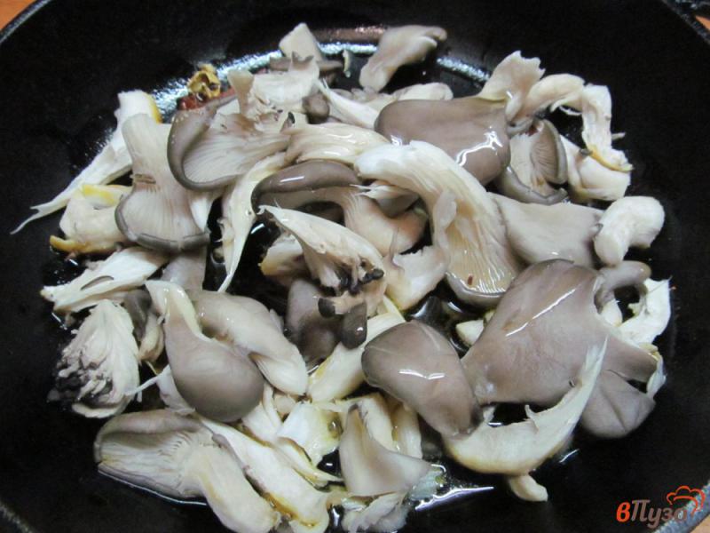 Фото приготовление рецепта: Рис с грибами в индийском стиле шаг №2