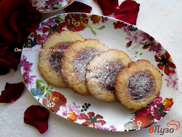 Фото приготовление рецепта: Творожное печенье с джемом шаг №6